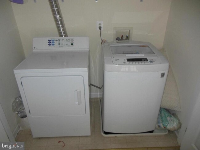 Building Photo - 25838 Norrington Square