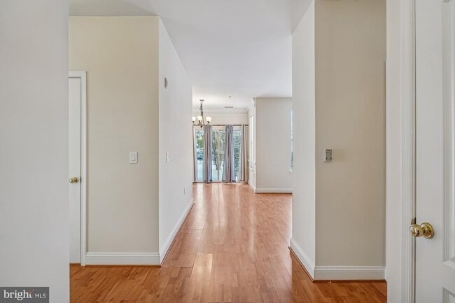 Building Photo - 12824 Clarksburg Square Rd