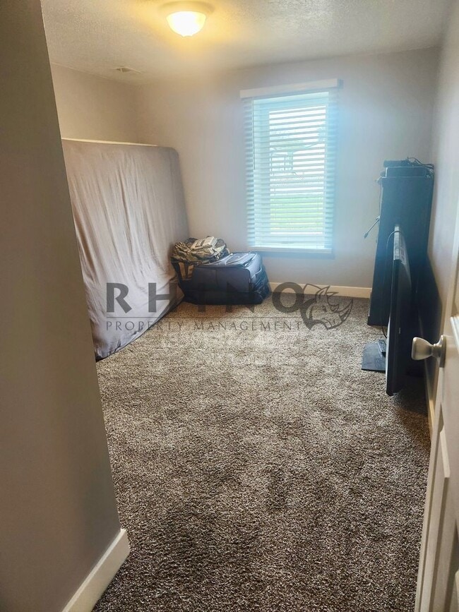 Building Photo - 2412 N 2000 W