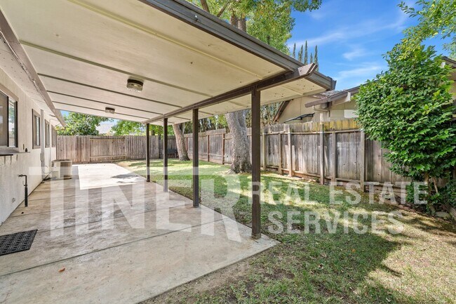Building Photo - 8950 Salmon Falls Dr