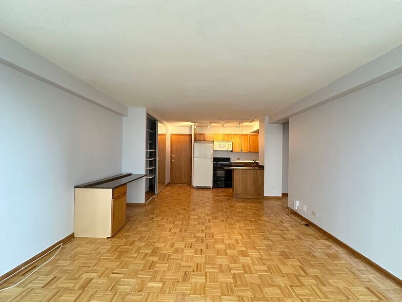Building Photo - 4180 N Marine Dr