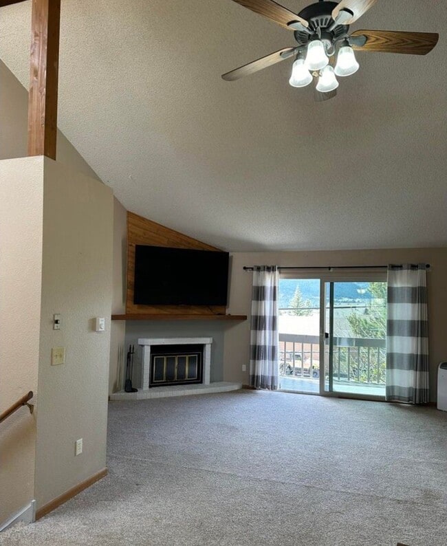 Building Photo - Estes Park Town Home