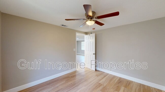 Building Photo - 2515 30th Ave Dr E