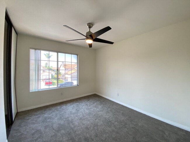 Building Photo - Santa Fe Hills 4 Bedroom Home