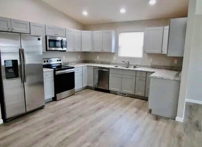 Building Photo - 903 4th St