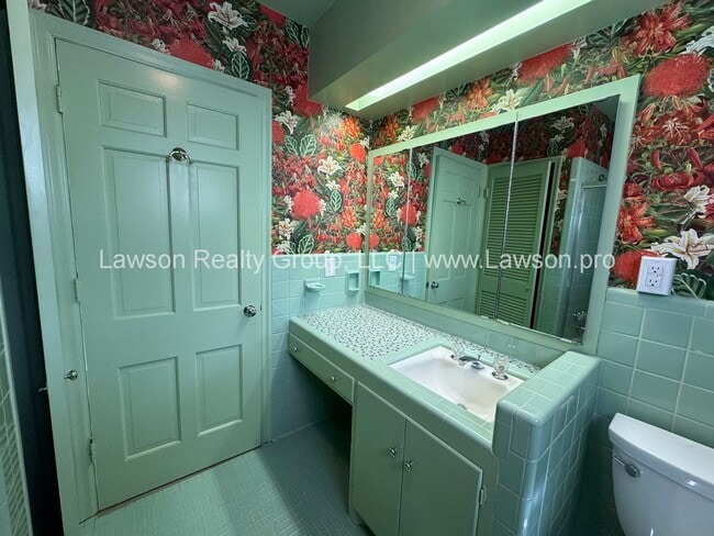 Building Photo - Spacious South Roanoke Home with Lawn Care Included