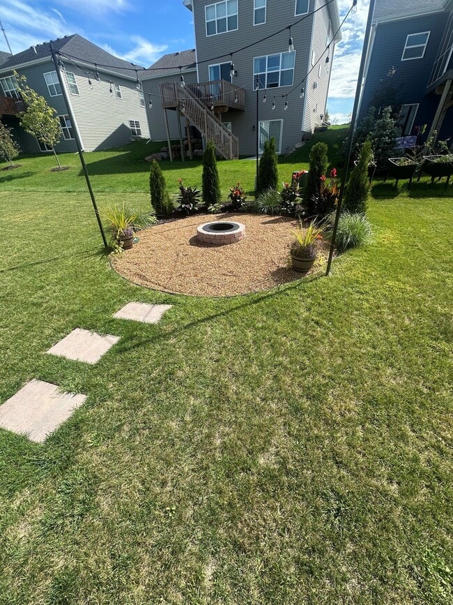 Building Photo - 533 Redan Dr