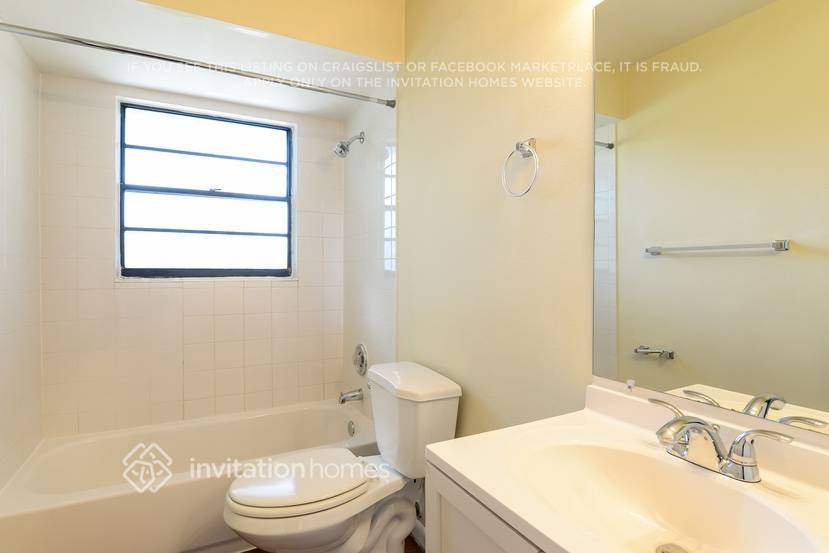 Building Photo - 10710 Wingate Dr