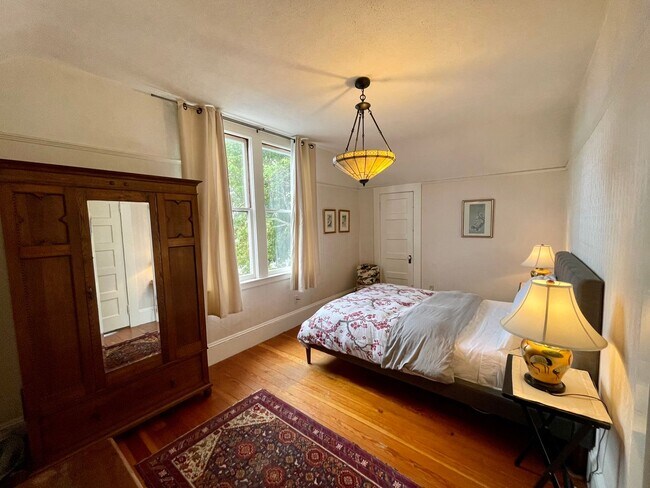 Building Photo - Pacific Grove Historical 3 Bed 2 Bath