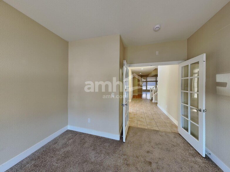 Building Photo - 21507 E Smoky Hill Rd