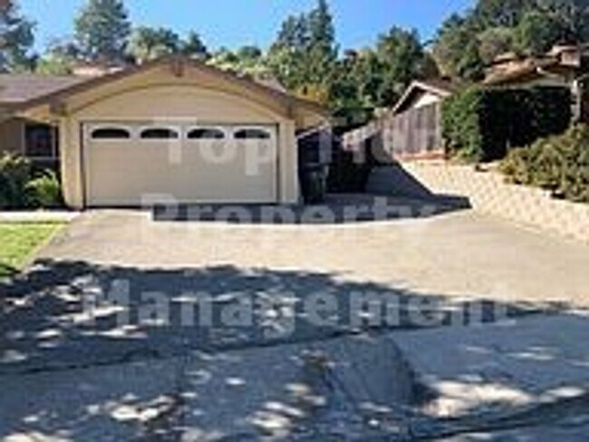 Building Photo - Very nice 4 Bed /2 Bath/1,948 Sqft house in desirable Campolindo neighborhood in Moraga available...