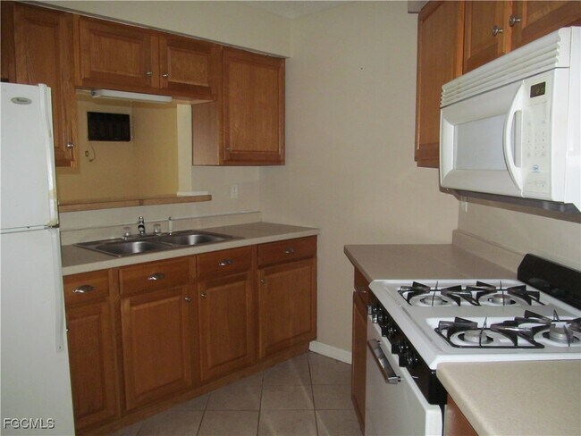 Building Photo - 1411 Caywood Cir S