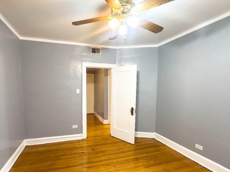 Building Photo - 8305 S Ashland Ave