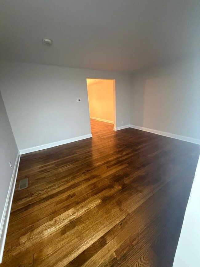 Building Photo - Available Now in Govans! 3Br 1.5 Bath