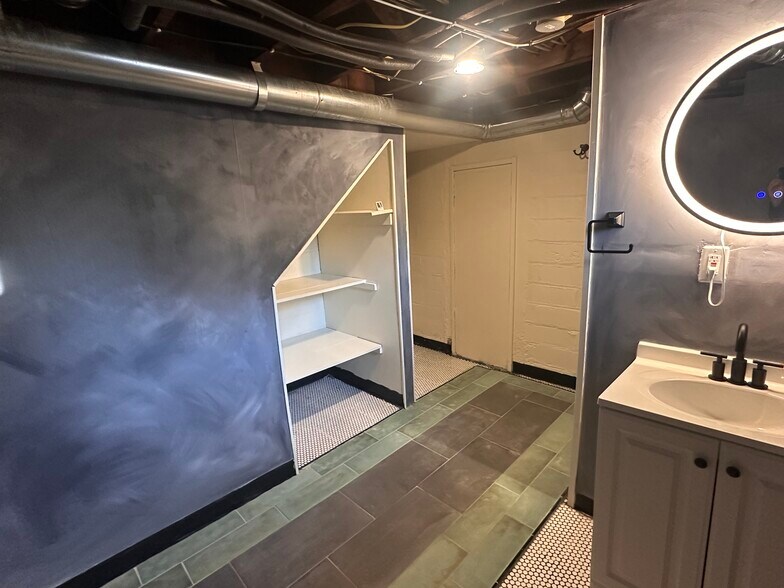 Building Photo - 718 Griggs St N