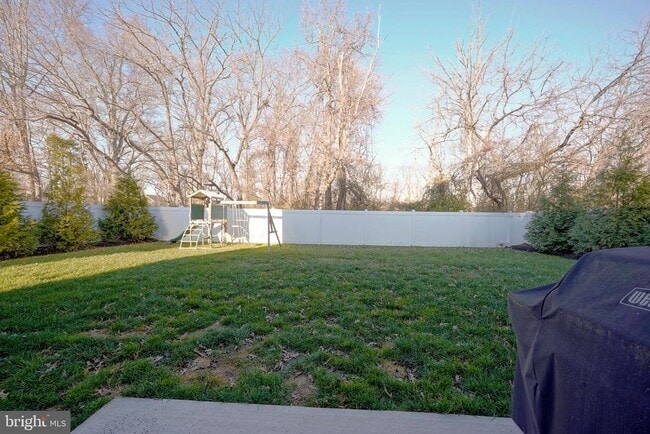 Building Photo - 65 Westmont Dr