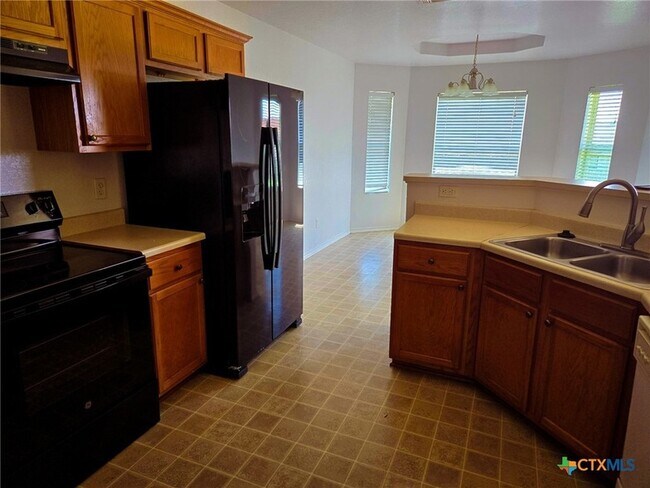 Building Photo - 5208 Bridle Dr