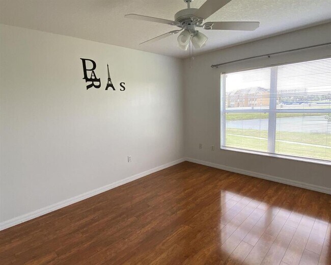 Building Photo - 2444 Hassonite St