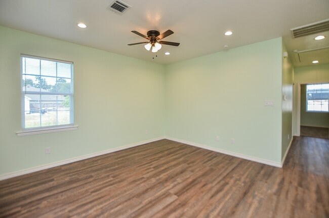 Building Photo - 239 Broadhurst