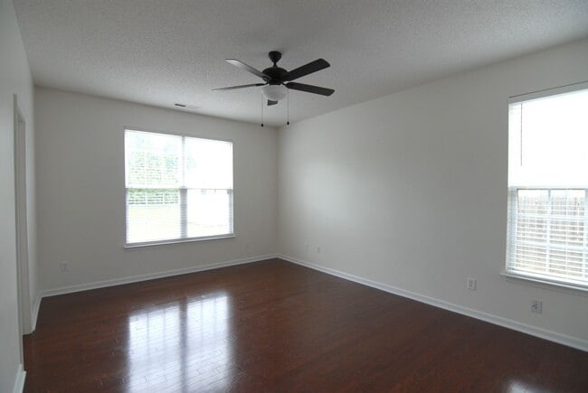 Building Photo - Stunning 2 story brick home 4 bedroom 2.5 ...