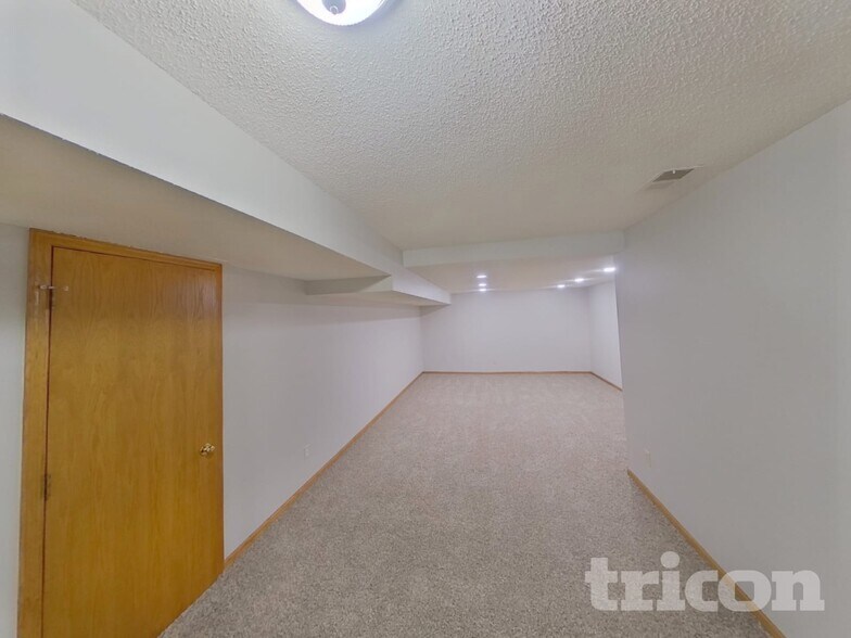 Building Photo - 2303 Leyland Cir