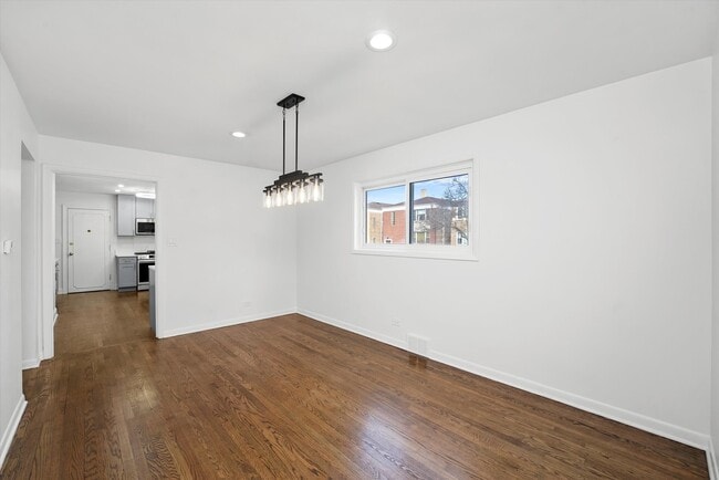 Building Photo - 7056 N Rockwell St