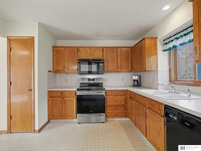 Building Photo - 5763 N 130th St