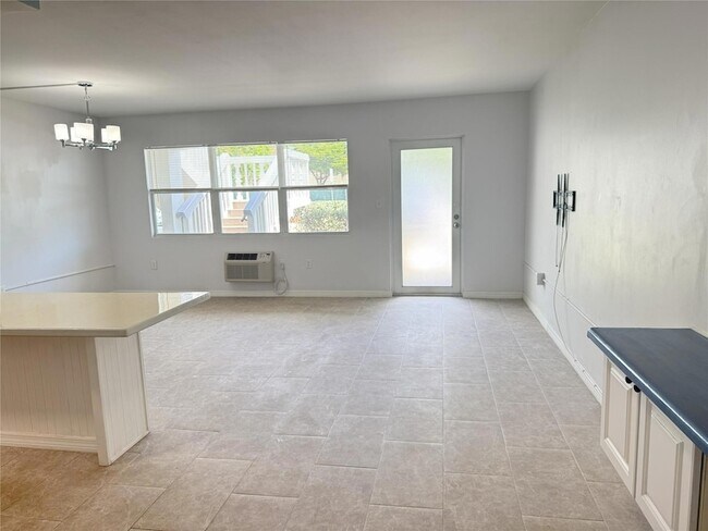 Building Photo - 28 Ventnor Dr