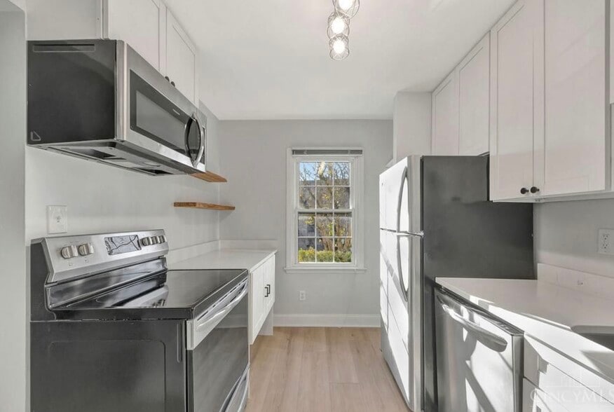 Building Photo - 9777 Bunker Hill Ln