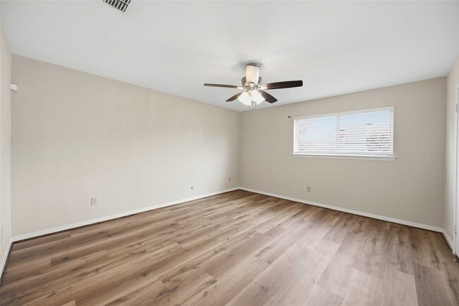 Building Photo - 10336 Briar Forest Dr