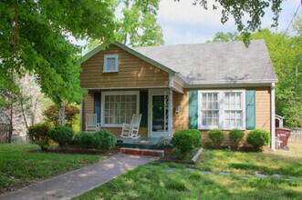 Building Photo - Charming 2 bedroom, 1 bath bungalow with fenced yard in Lakewood