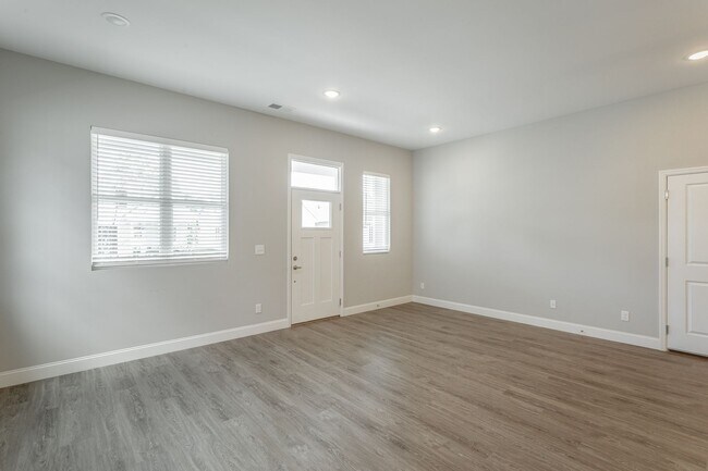Building Photo - Brand new 3 bedroom 2 bath