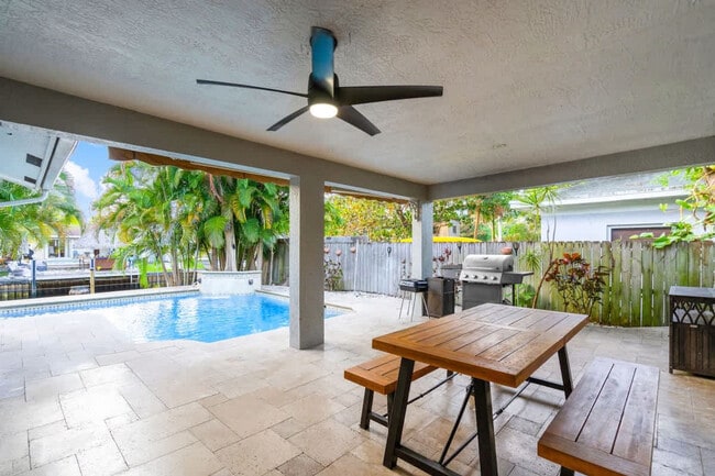 Building Photo - 2065 SW 28th Terrace