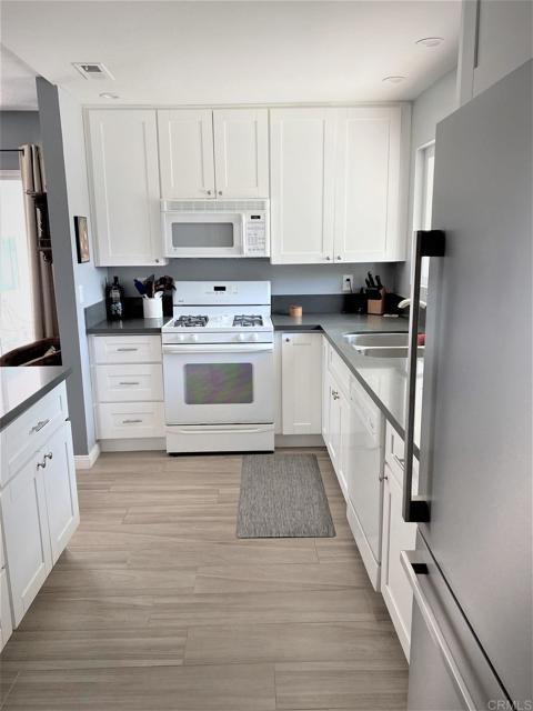 Building Photo - 1421 Temple Heights Dr