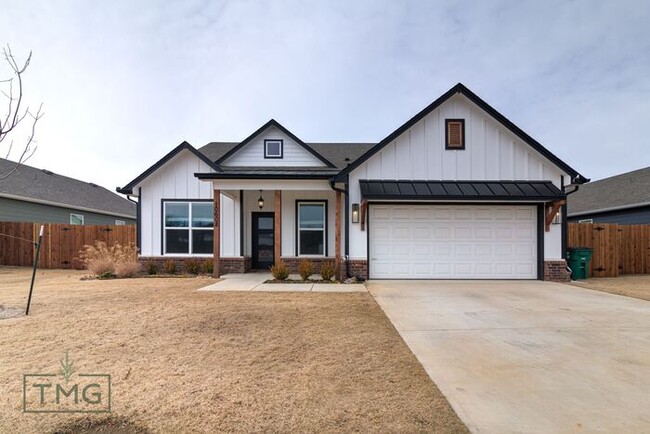 Primary Photo - Owasso Dream Home! New Construction! Encla...