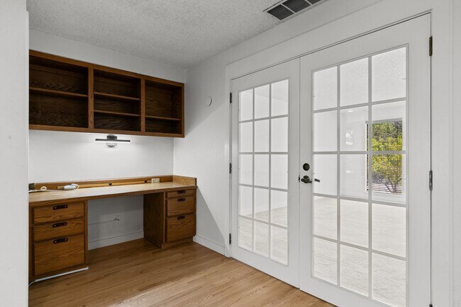 Building Photo - Home Sweet Home in Exclusive Warm Springs Mesa