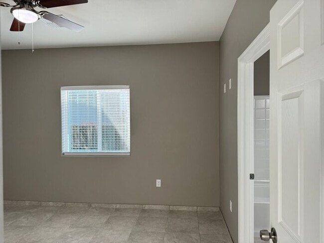 Building Photo - Beautiful Modern 3Bdm 2Ba Home, Easy Access to I-10, Must See!