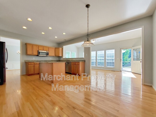 Building Photo - 15 Silverthorn Ct
