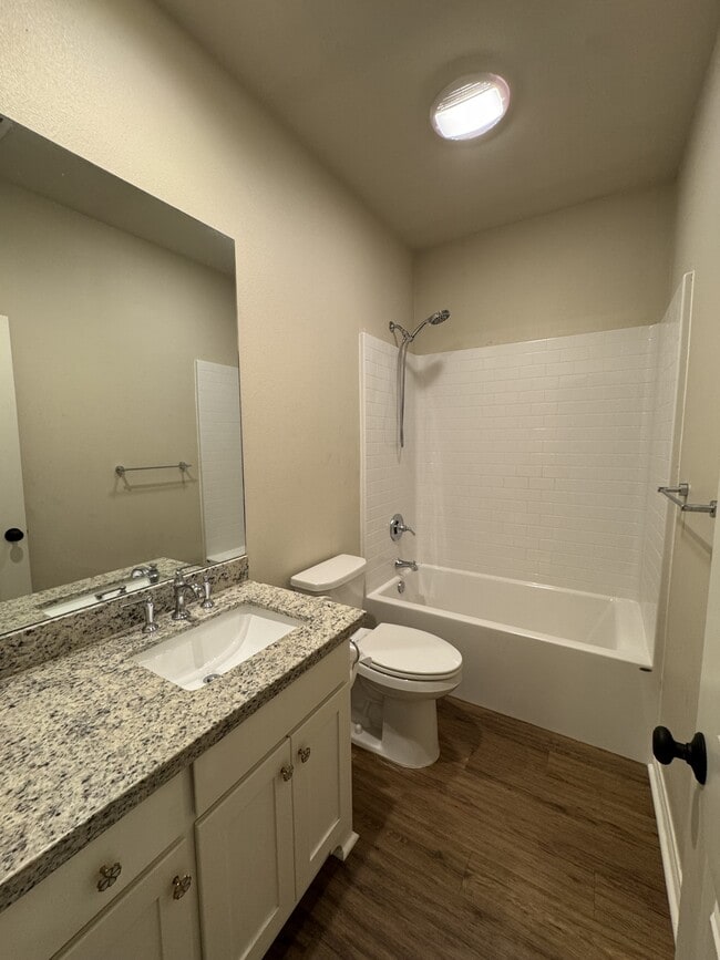 Building Photo - 5670 Shadowbend Cir N