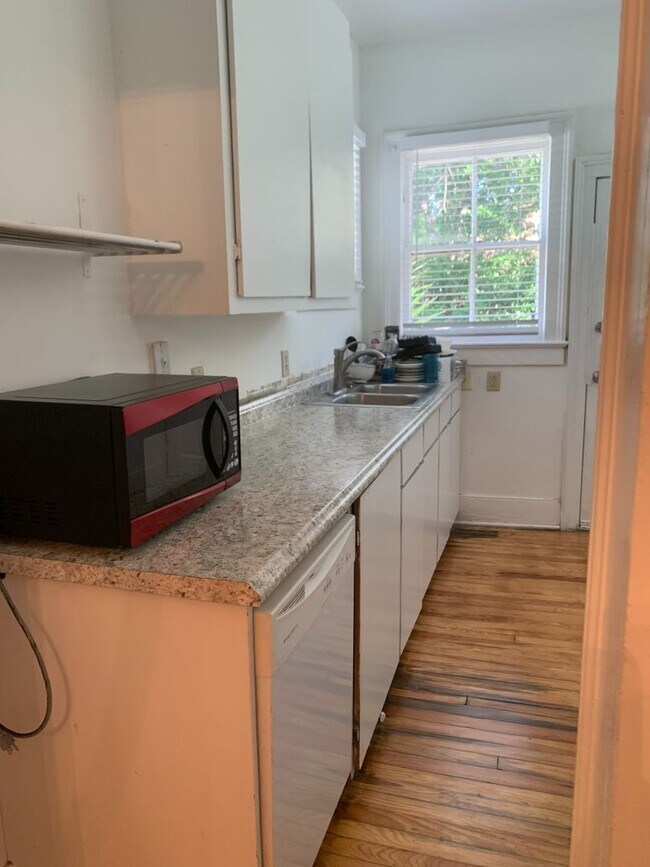 Building Photo - 122 St Philip St