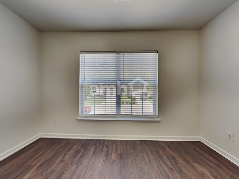 Building Photo - 122 Towering Pine Dr