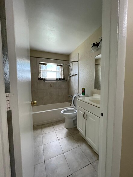 Building Photo - 4671 SW 66th Ave