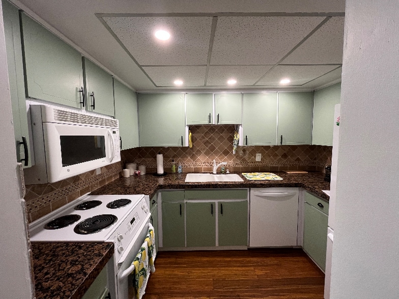 Building Photo - 6161 Gulf Winds Dr