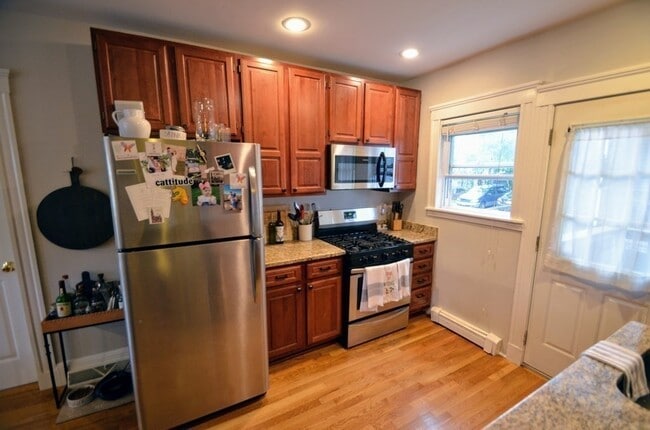 Building Photo - 103 Welles Ave