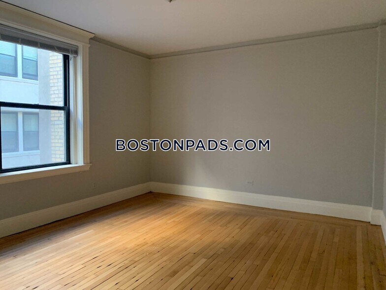 Building Photo - 466 Commonwealth Ave