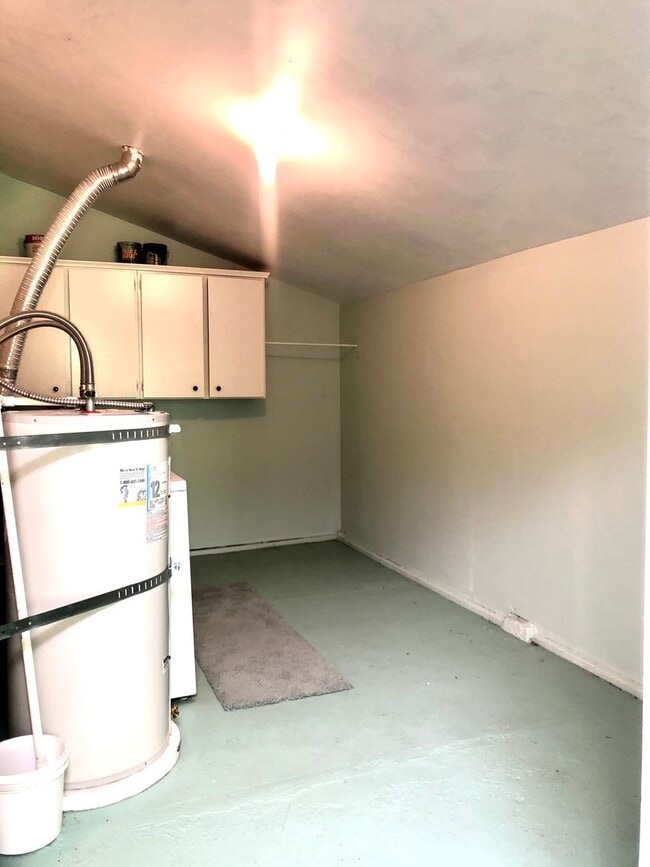 Building Photo - Charming oversized one bedroom cottage nestled quietly among a beautiful Bainbridge oasis
