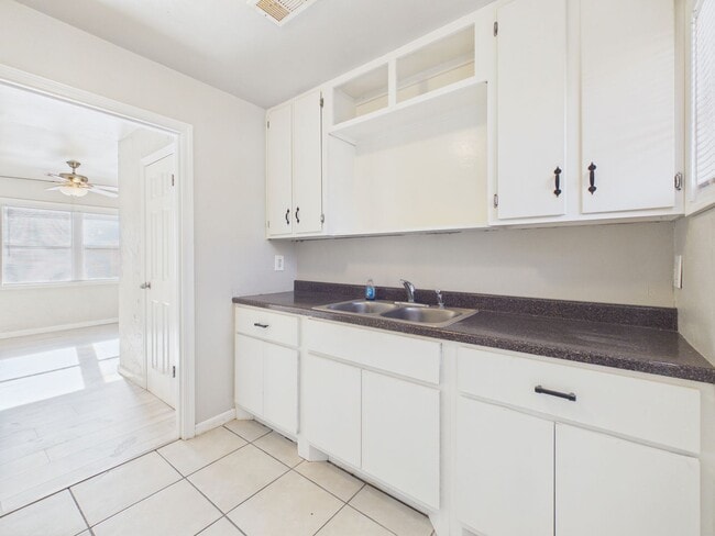 Building Photo - 3004 Westhaven Dr