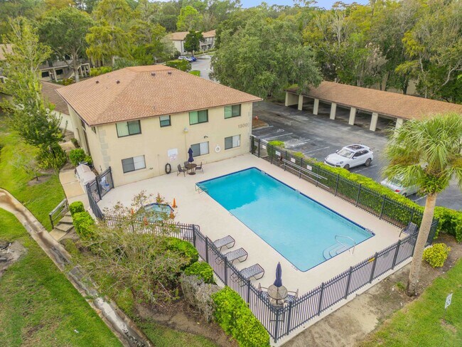 Building Photo - Spacious, sleek & central: 2Bedroom/2Bath condo in Daytona Beach!