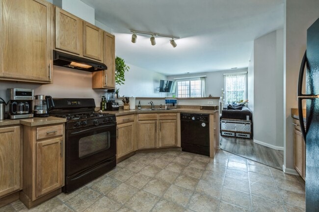 Building Photo - 250 Rosehall Dr