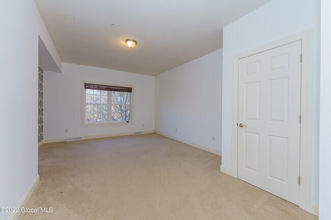 Building Photo - 502 Valley Pointe Dr